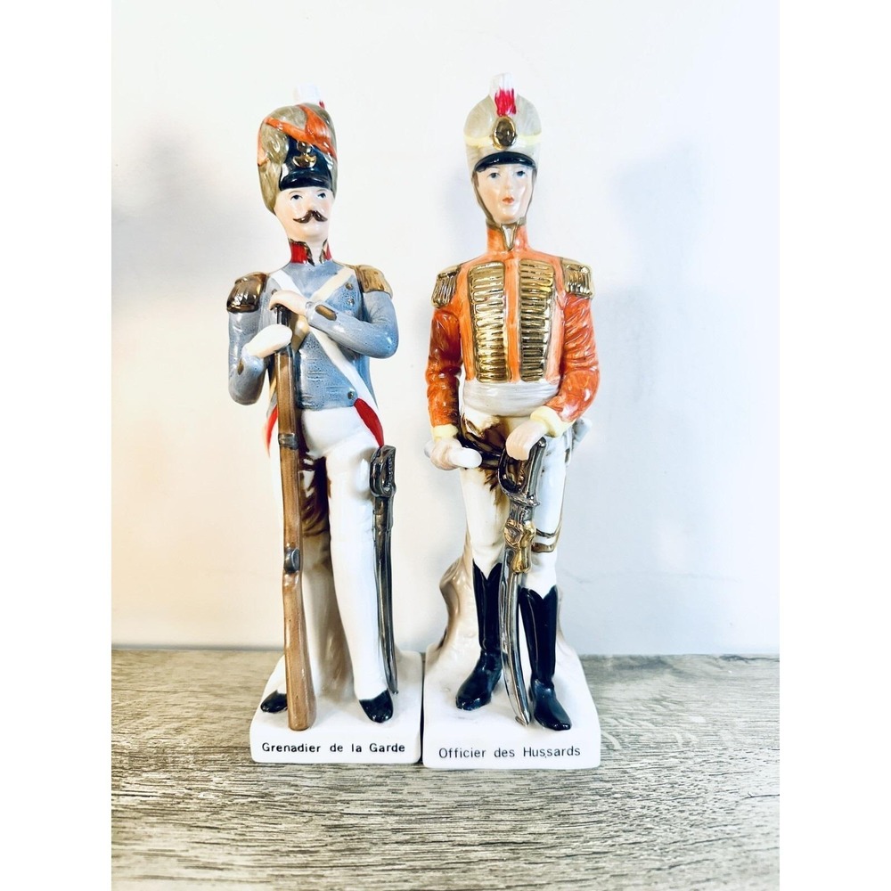 STATUE GRENADIER DE LA GARDE & OFFICIER DES HUSSARDS NAPOLEON PORCELAIN Soldiers